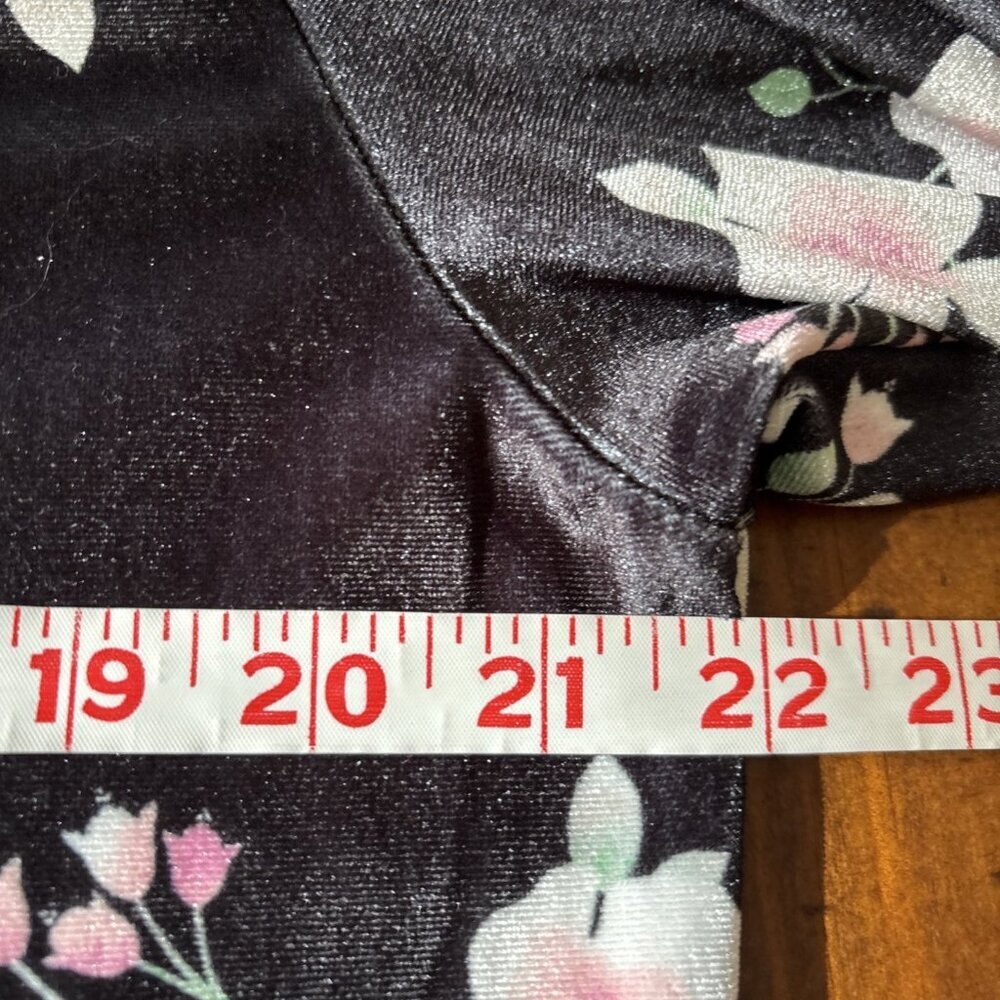 lularoe black velvet Blouse Pink Floral Catherine Size Large NWT - Picture 4 of 6